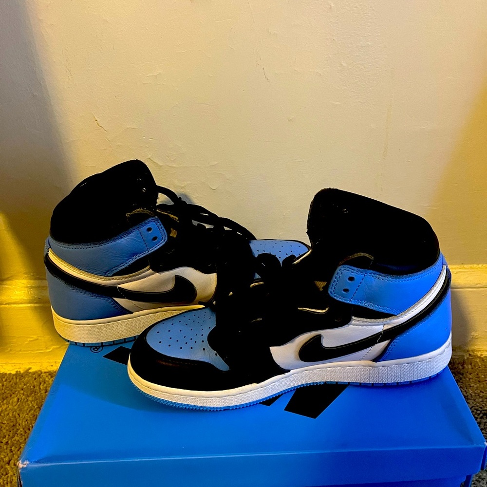 Air Jordan Retro -Blue, Black and White. Hightop